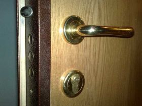 Какой должна быть личинка замка входной двери