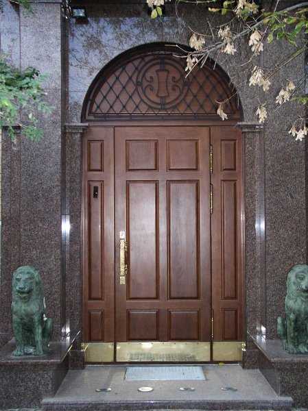 Арочная дверь