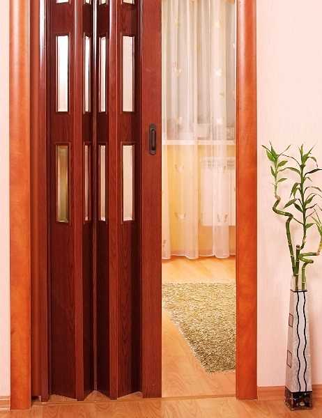 Складная деревянная дверь